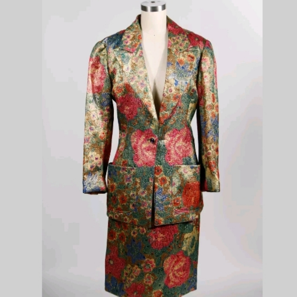 Ungaro Vintage clasdic gold/red 2 piece notched lapel suit
